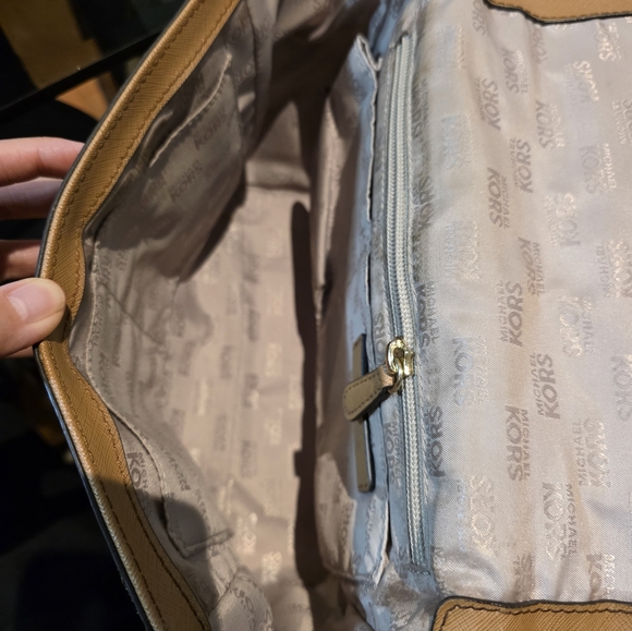 *Michael Kors MK* crossbody handbag with handle - Picture 8 of 10